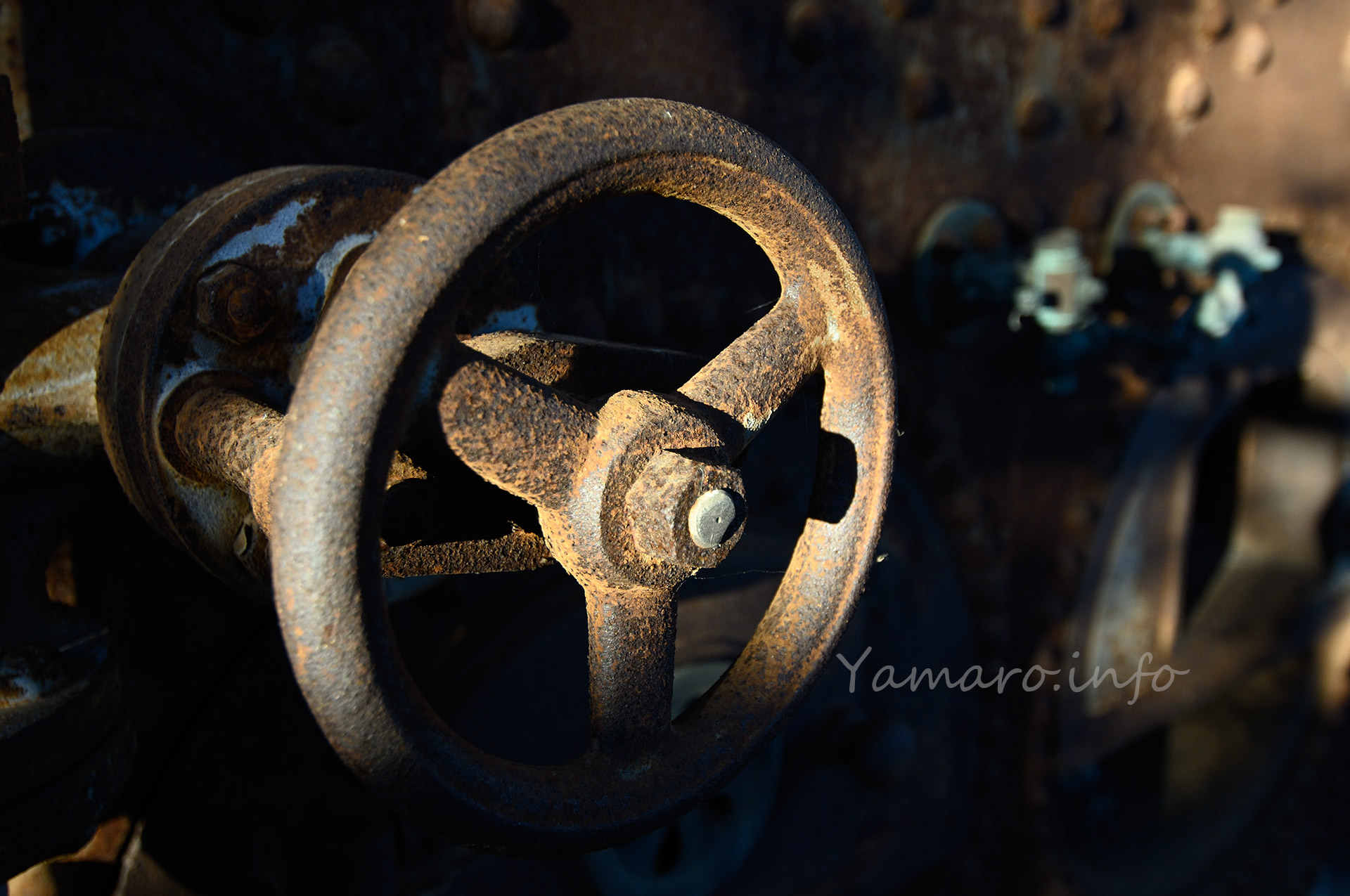 錆びついたバルブのハンドルがたまらない。