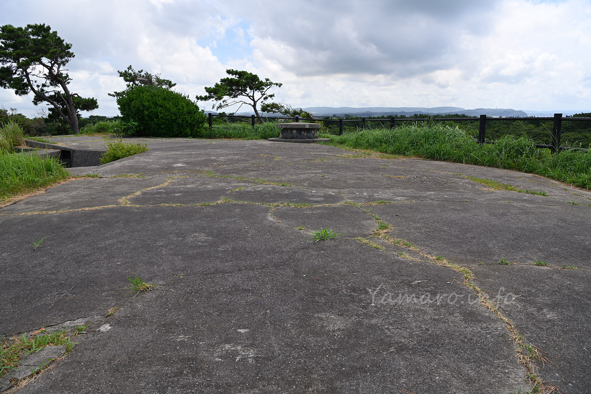 富津元州堡塁砲台跡と称されている場所ですが、古いコンクリートのこの場所に砲台があったわけではなく、実際はこの写真の左側似あったようです。