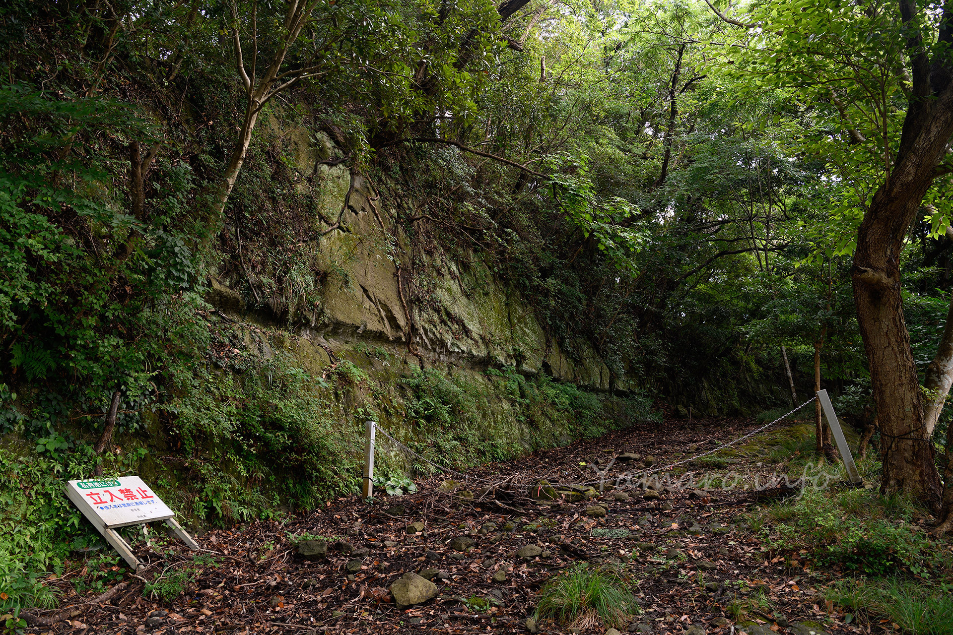 次の目的地は旧陸軍金谷砲台跡 砲台山ハイランド。ここも砲台つながり。旧陸軍金谷砲台跡地に建造された、「砲台山ハイランド」は、1960年代にできて、70年代後半には閉鎖されたとか。