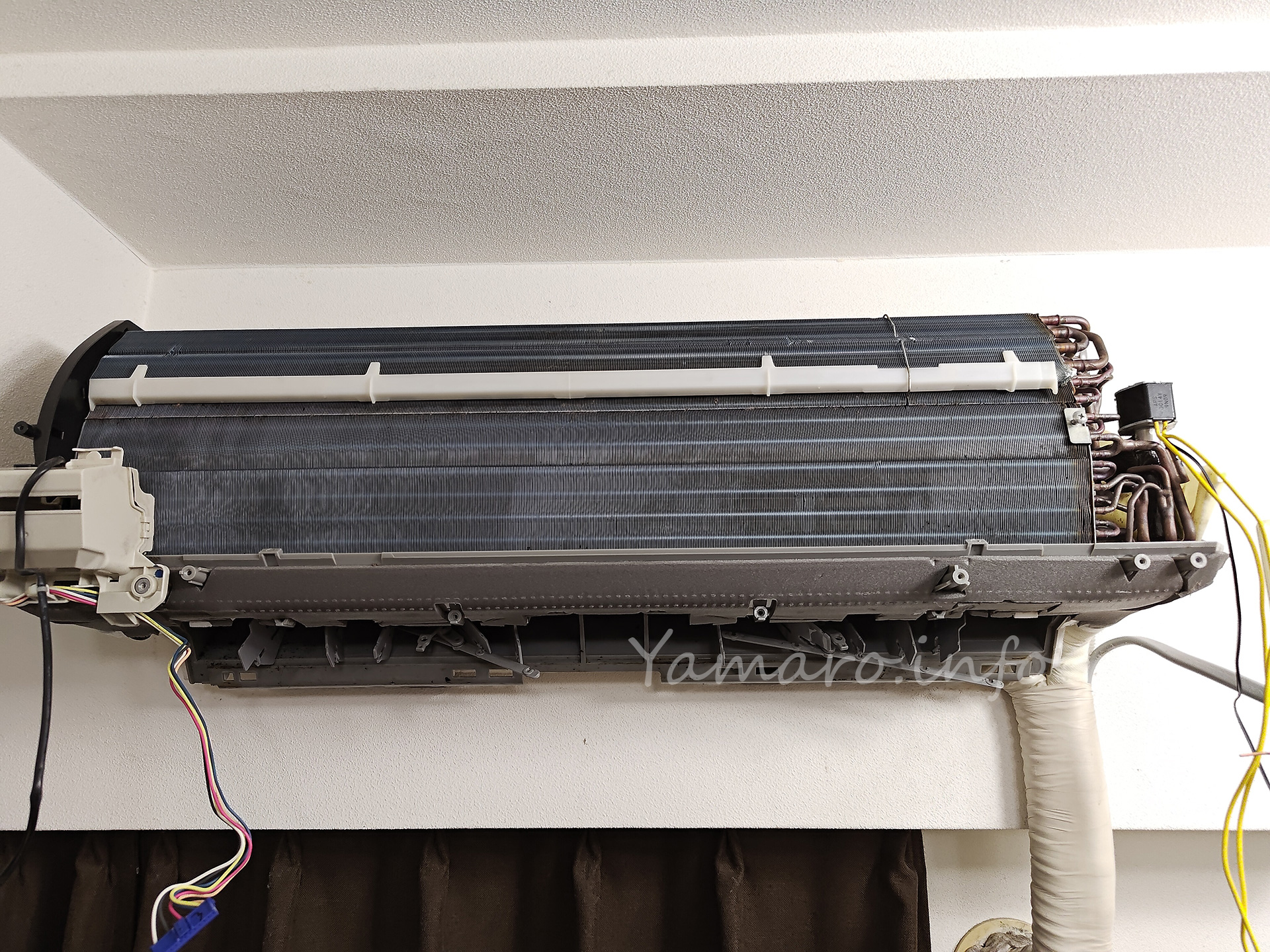 あまりにエアコンがカビだらけなので徹夜で分解して洗浄した【オススメ